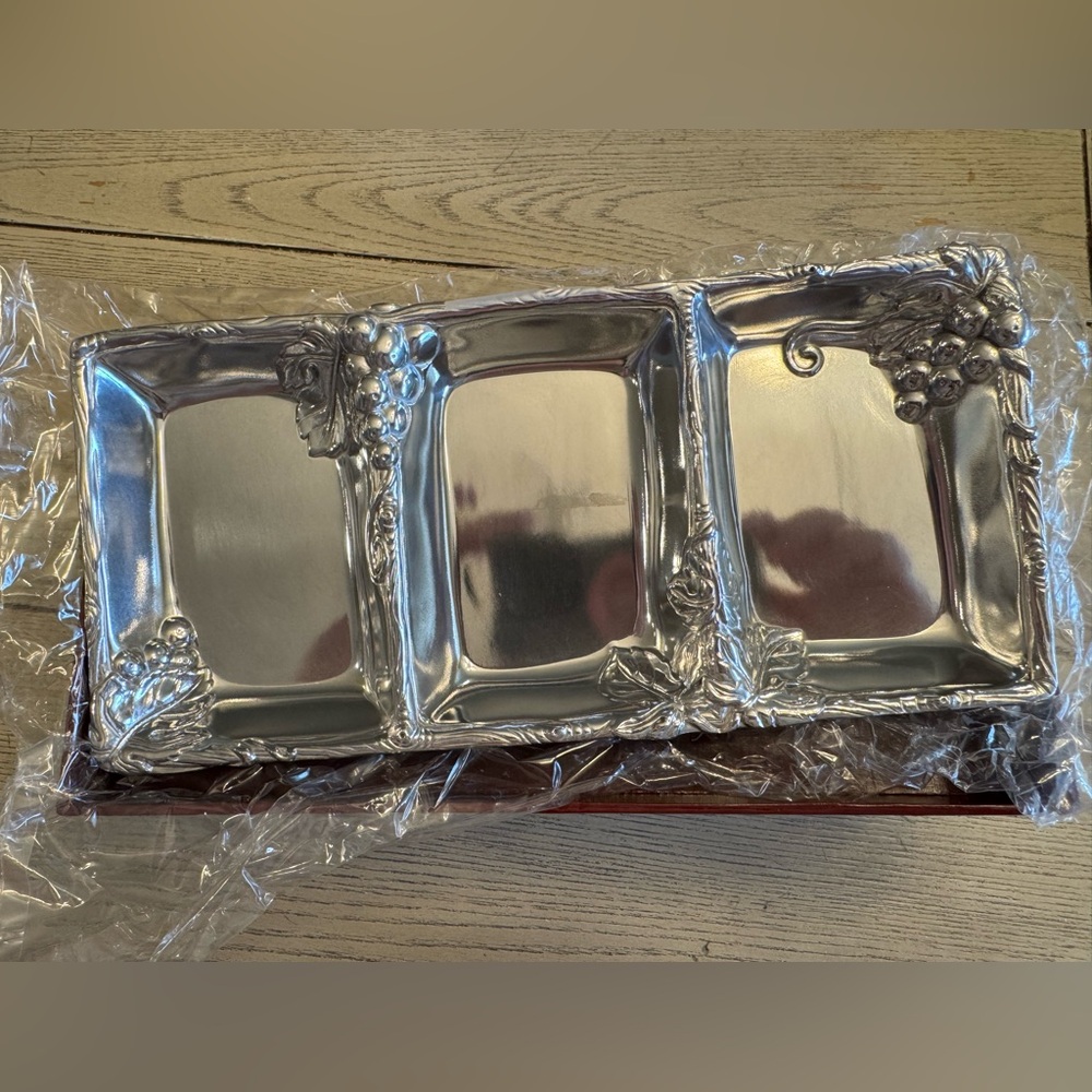 Arthur Court Grape Small 3-Section Tray
